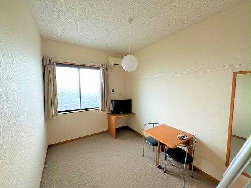 居室・リビング　※同タイプのお部屋の写真です