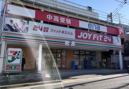 コンビニ　セブンイレブン 世田谷新町3丁目店（コンビニ）まで302m