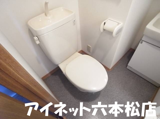 トイレ　清潔感のある空間です。