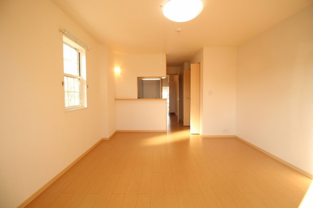 その他部屋・スペース　実際は中部屋なので居室の横に窓は付いていません