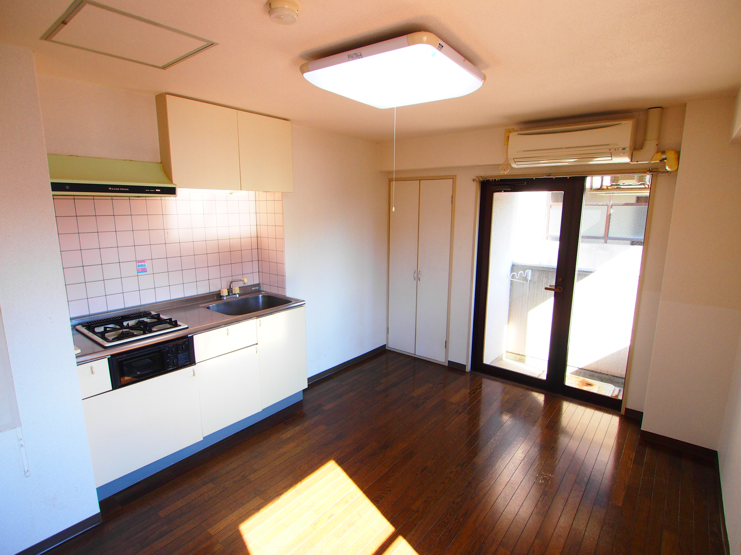 居室・リビング　７．６帖洋室