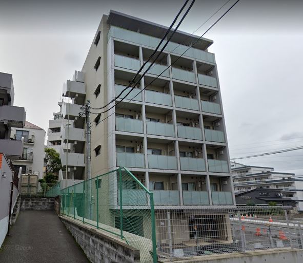 横浜市青葉区市ケ尾町のマンションの建物外観