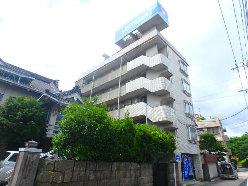 【鹿児島市上本町のマンションの建物外観】