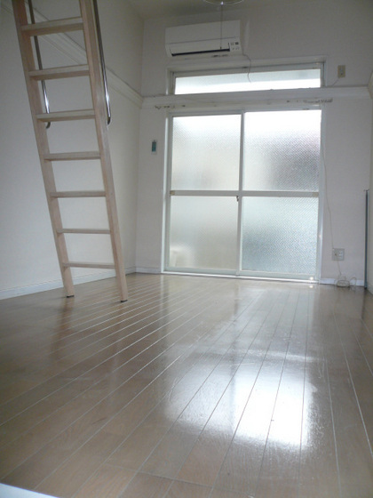 居室・リビング　※別部屋の写真です