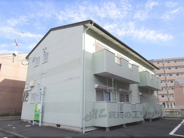 甲賀市水口町本綾野のアパートの建物外観