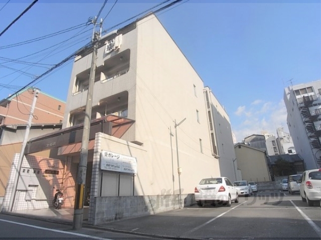 京都市下京区下鱗形町のマンションの建物外観