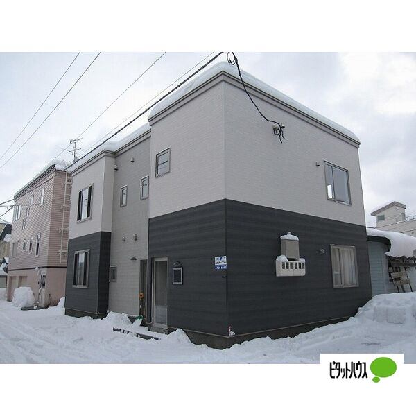 札幌市西区発寒十一条のアパートの建物外観