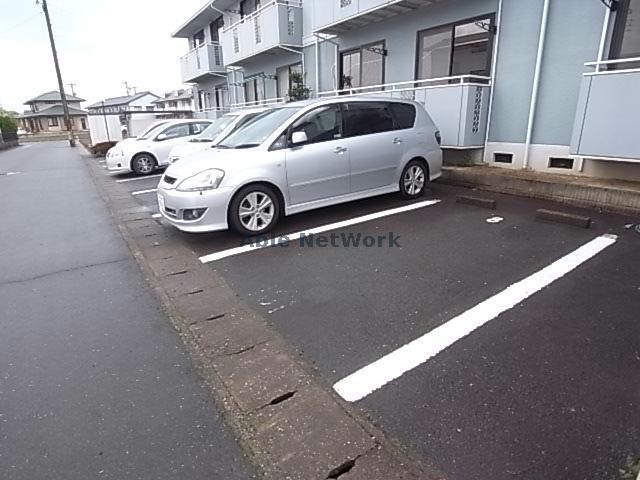 【岐阜市東島のアパートの駐車場】