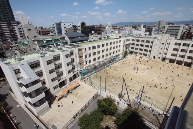 【大阪市阿倍野区松崎町のマンションの小学校】