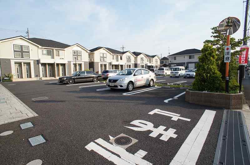 【川口市安行出羽のアパートの駐車場】