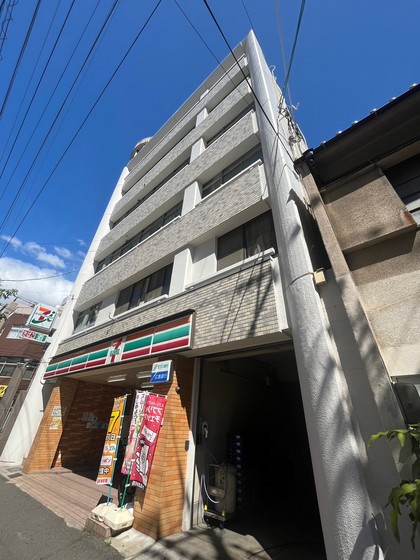 【広島市中区富士見町のマンションの建物外観】