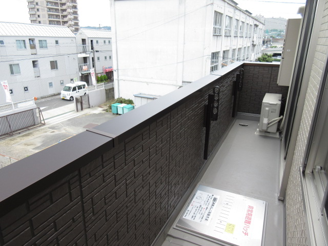 バルコニー　南向きで日当たり良好です。