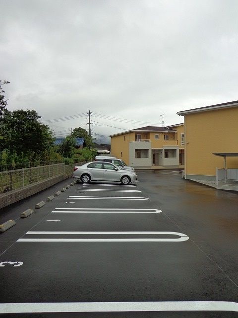 【大竹市黒川のアパートの駐車場】