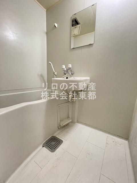 バス・シャワールーム　洗面ボウルと一体型のバスルームです♪