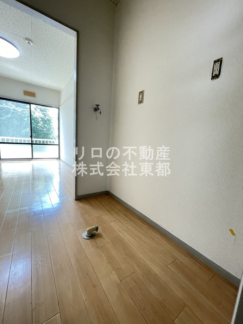 その他　洗濯機置き場は室内にあるので雨に濡れる心配はありません。