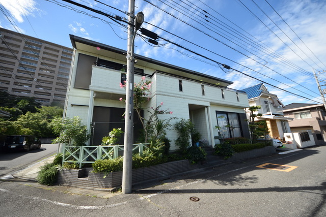 八王子市松木のアパートの建物外観