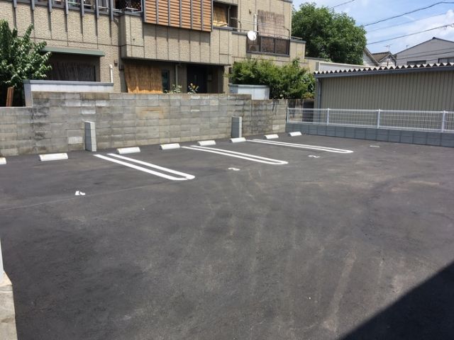 【倉敷市南町のアパートの駐車場】