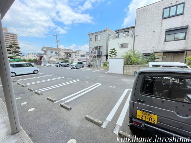 【大竹市新町のアパートの駐車場】