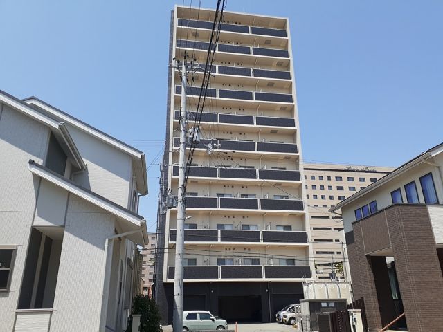 三田市駅前町のマンションの建物外観