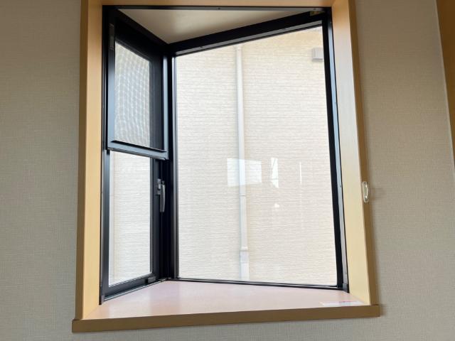 玄関　出窓