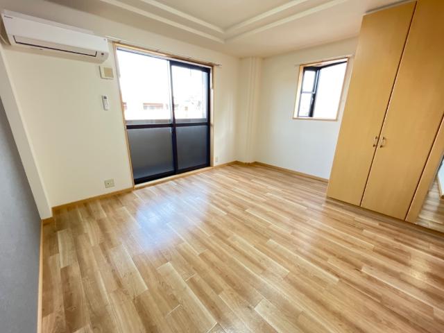 居室・リビング　室内