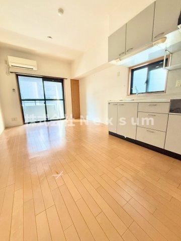 居室・リビング　こちらの居間で趣味の時間をお楽しみください