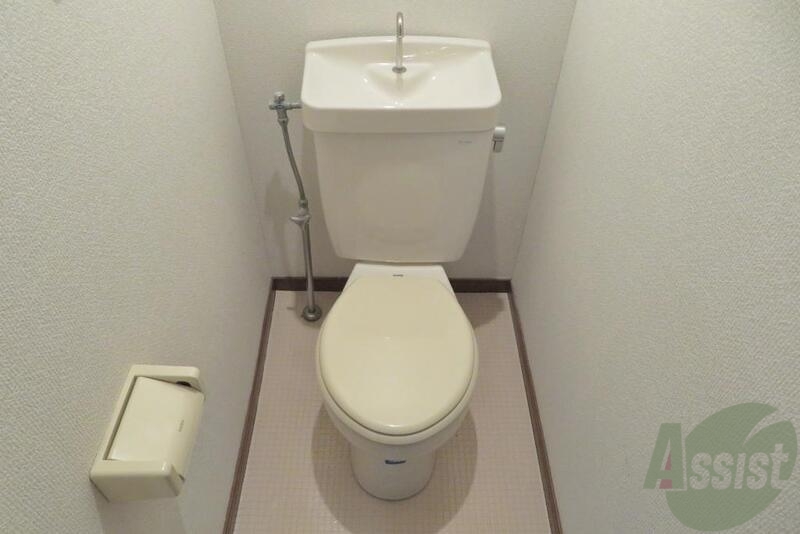 トイレ　トイレはこのようにシンプルなモデルでございます。