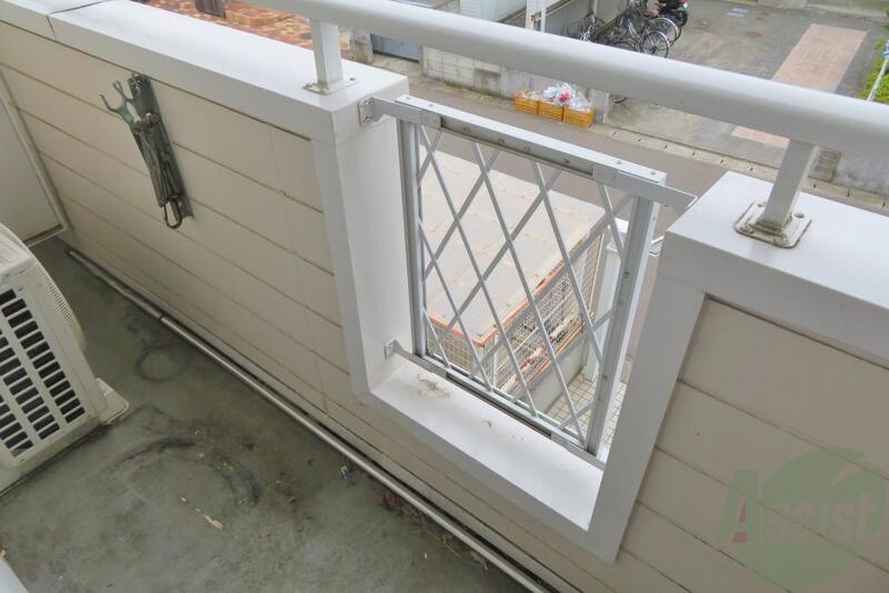 バルコニー　布団を干しても大丈夫そうな広さのバルコニーですね