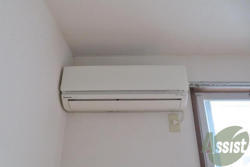 その他設備　エアコンは居室に１基ついております。夏場も安心ですね