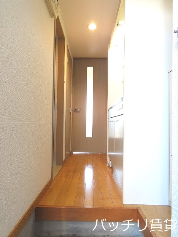 玄関　別号室タイプの為、現状を優先致します。