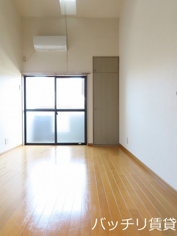 バルコニー　別号室タイプの為、現状を優先致します。