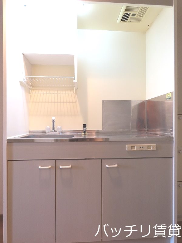 キッチン　別号室タイプの為、現状を優先致します。