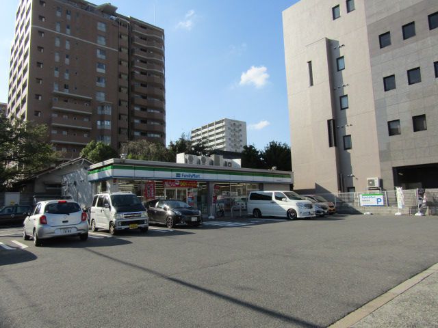 コンビニ　ファミリーマート南田辺駅前店（コンビニ）まで237m