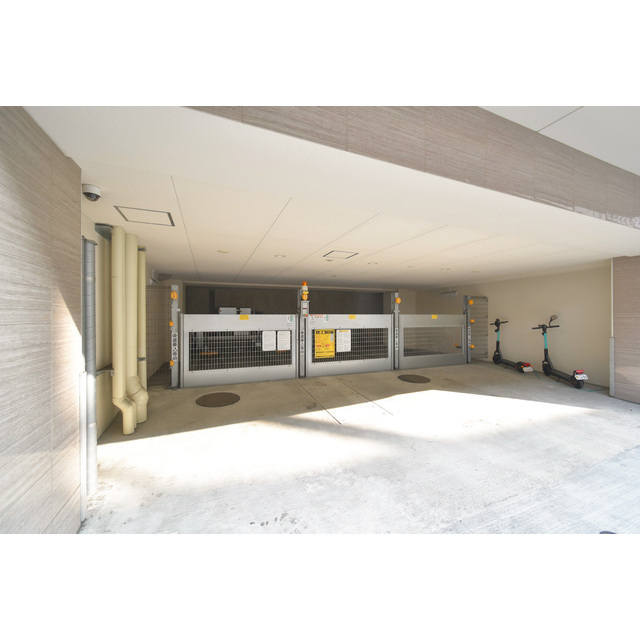 駐車場　駐車場があるので、車を買う予定の方も安心です