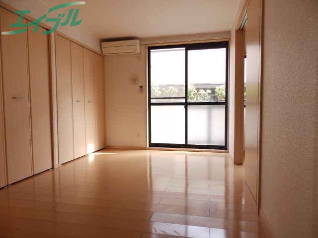 居室・リビング　同型参考写真