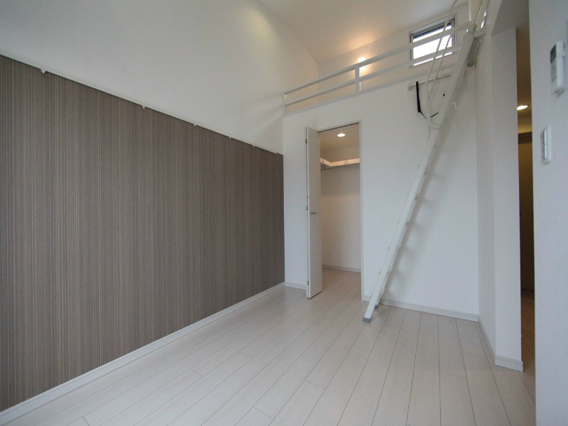 居室・リビング　洋室8.4帖　ロフト6帖（収納でもお部屋でも使えます）