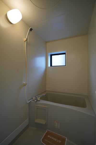 バス・シャワールーム　同じ建物の別の部屋