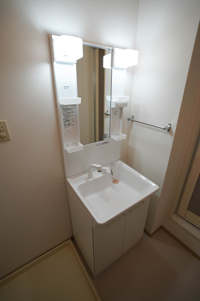 洗面設備　同じ建物の別の部屋