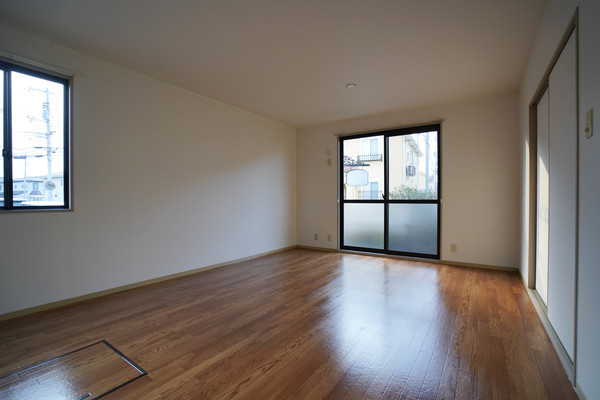 居室・リビング　同じ建物の別の部屋