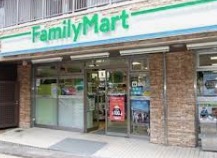 コンビニ　ファミリーマート高輪一丁目店（コンビニ）まで47m