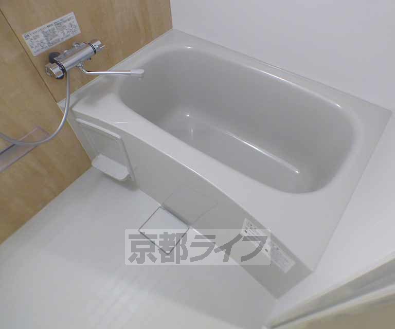 バス・シャワールーム　新築できれいなお部屋です