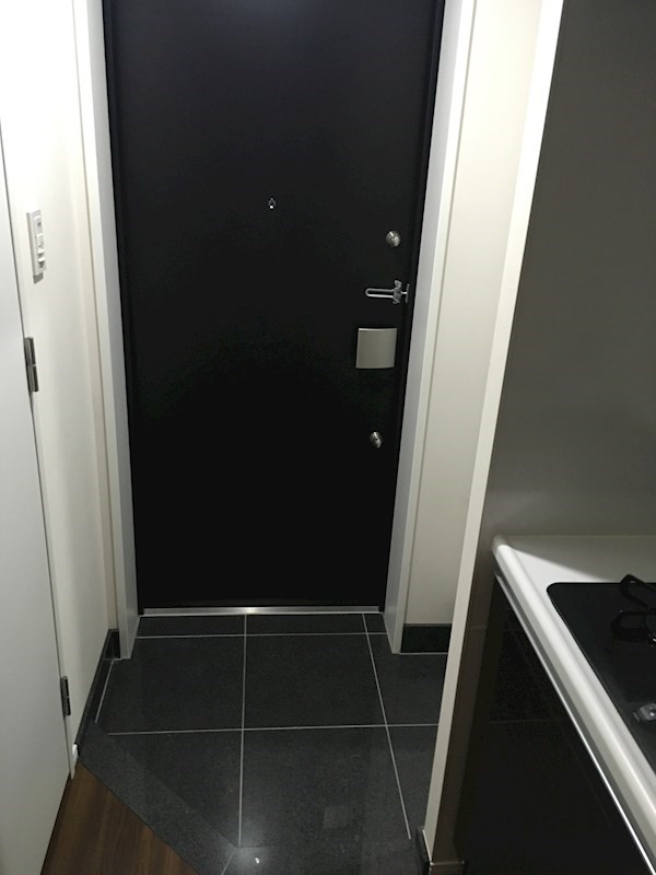 玄関　【見学予約受付中】当店の仲介手数料賃料の半月分以下でご紹介★