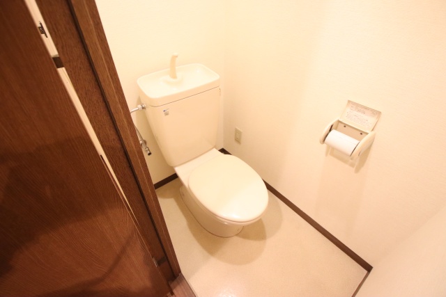 トイレ　※別室の参考写真の為、現況優先です。