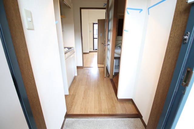 玄関　※別室の参考写真の為、現況優先です。