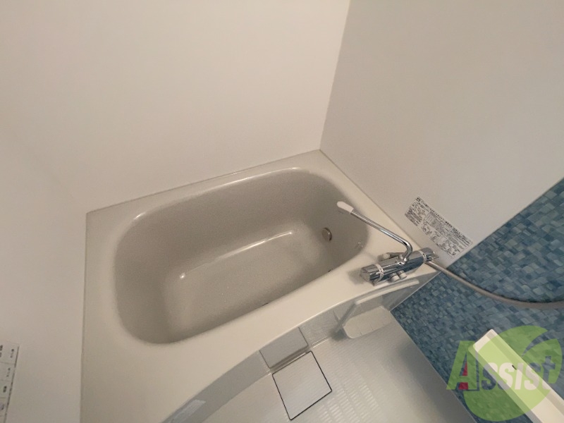 バス・シャワールーム　浴槽付きのお風呂です。ここで一日の疲れを癒しましょう。