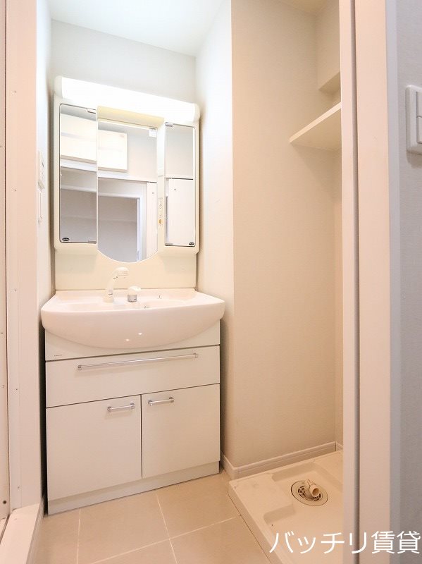 洗面設備　※同マンション別部屋写真のため、現状優先。