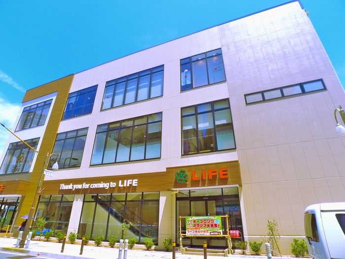 スーパー　ライフ梅島駅前店（スーパー）まで312m