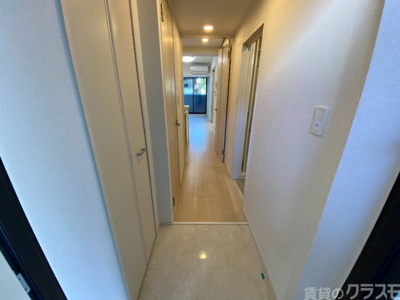 玄関　玄関を一歩入ると・・・こんな感じです。