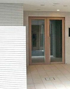 エントランス　落ち着いたエントランスです