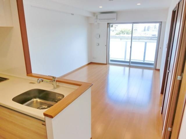 居室・リビング　★カウンター式のキッチン★